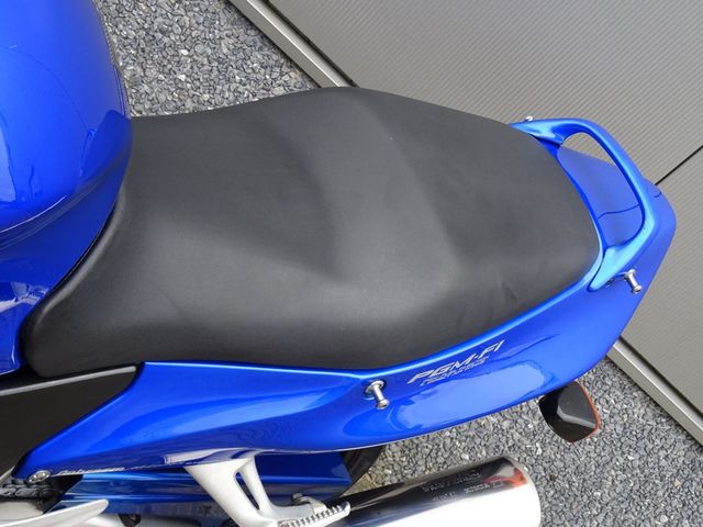 honda - cbr-1100--xx-super-blackbird