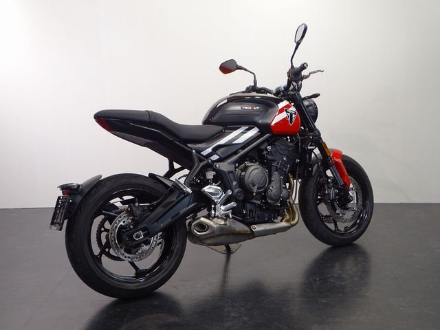 triumph - trident-660