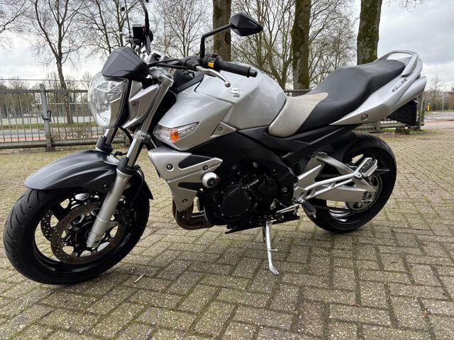 suzuki - gsr-600