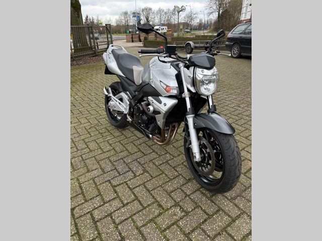 suzuki - gsr-600