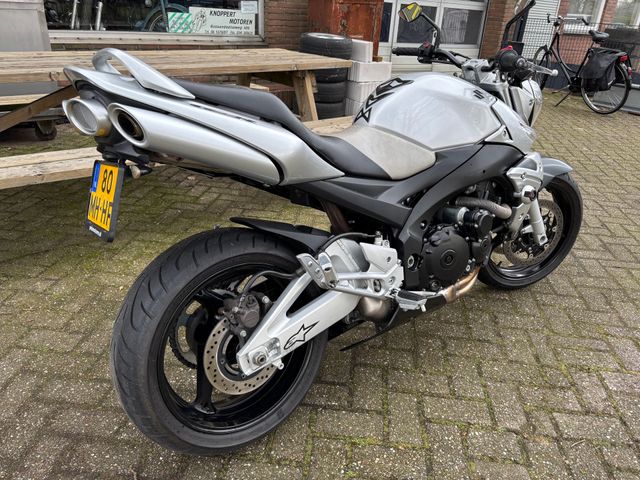 suzuki - gsr-600