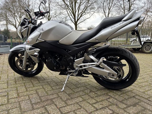 suzuki - gsr-600