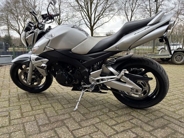 suzuki - gsr-600