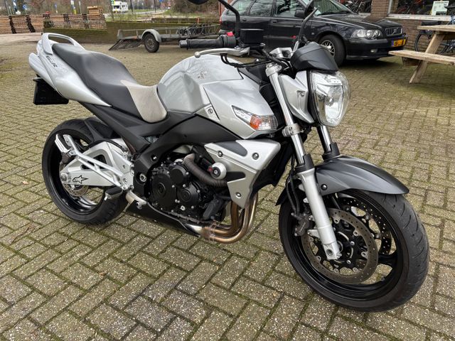 suzuki - gsr-600
