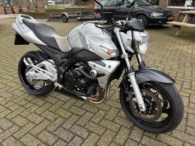 suzuki - gsr-600