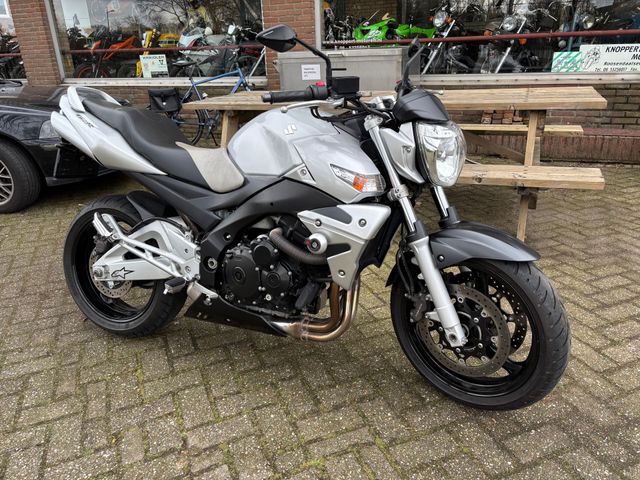 suzuki - gsr-600