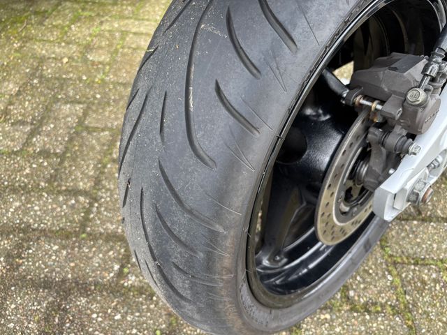 suzuki - gsr-600