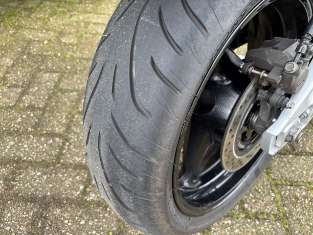 suzuki - gsr-600