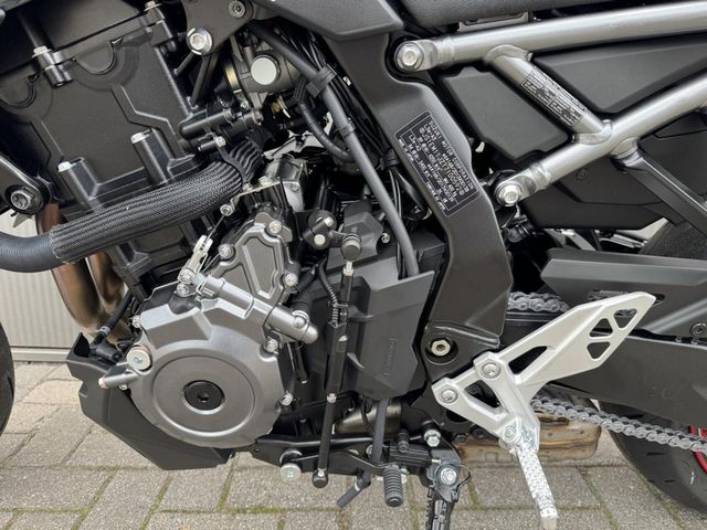 suzuki - gsx-8s