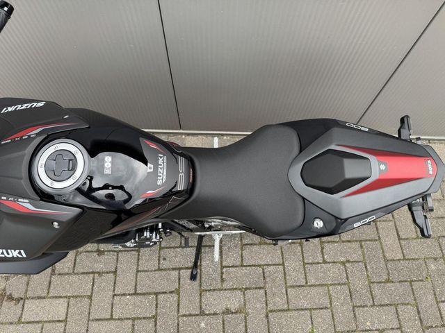 suzuki - gsx-8s
