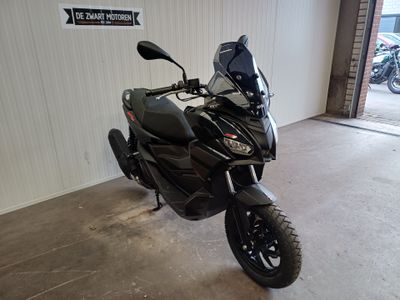 APRILIA SR GT 200 – foto 3