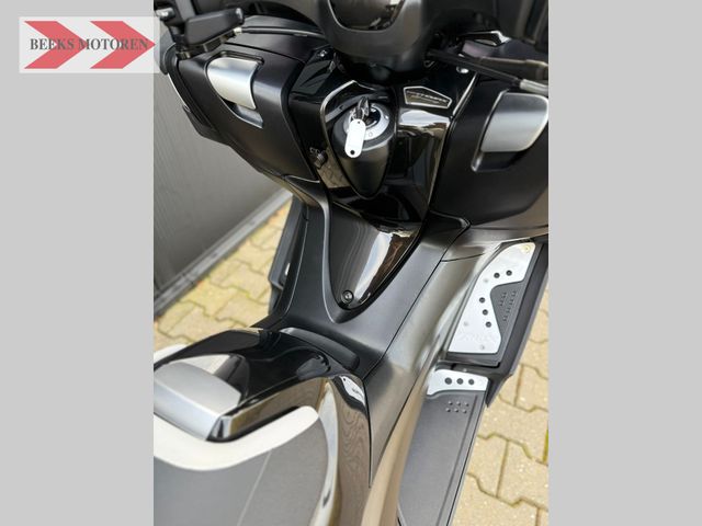 yamaha - tmax-white-max