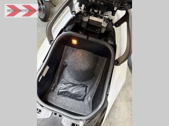 yamaha - tmax-white-max