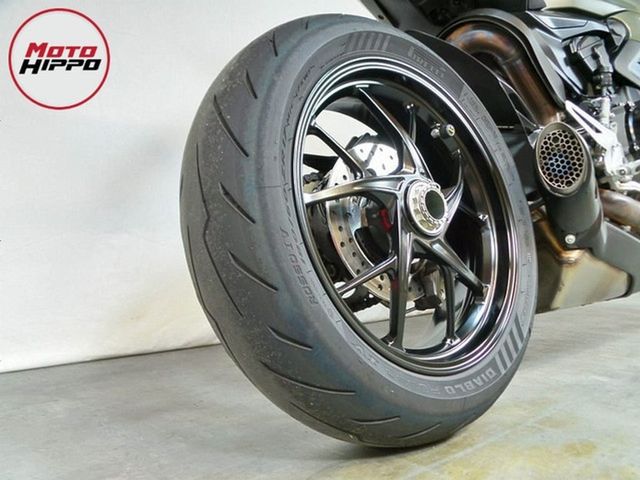 ducati - streetfighter-v2