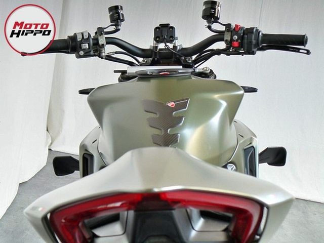 ducati - streetfighter-v2