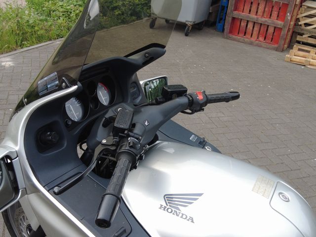 honda - st-1100-pan-european