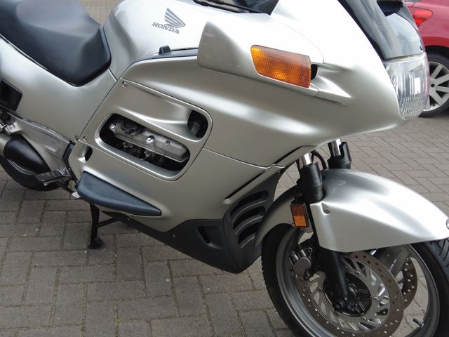 honda - st-1100-pan-european