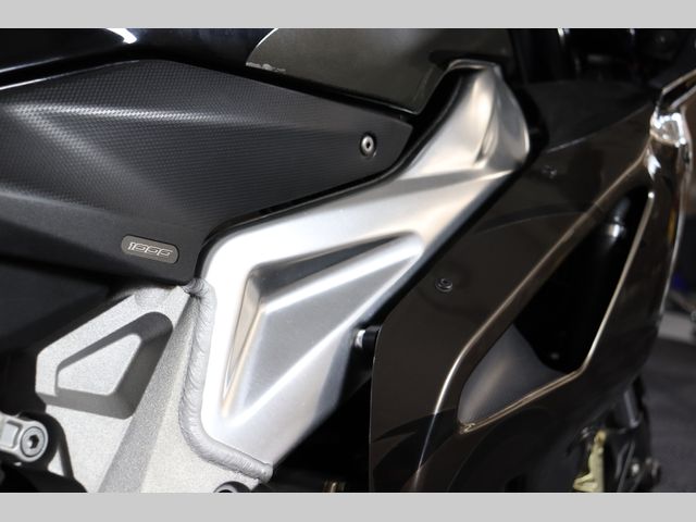 aprilia - rsv-1000-r