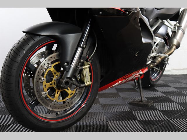 aprilia - rsv-1000-r
