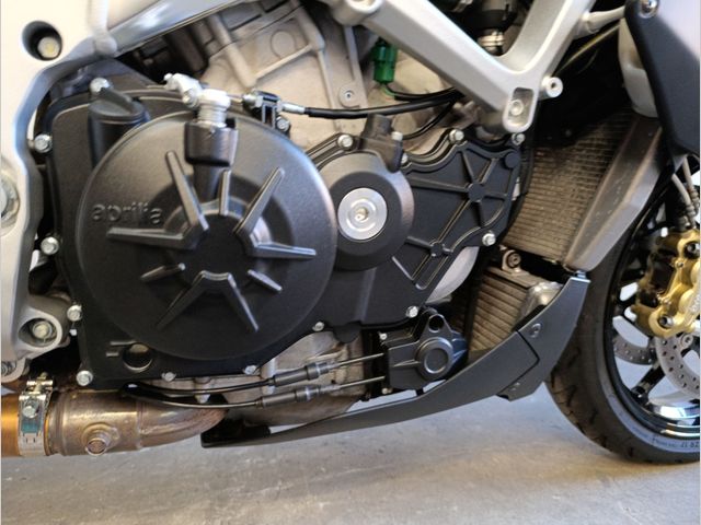 aprilia - tuono-v4