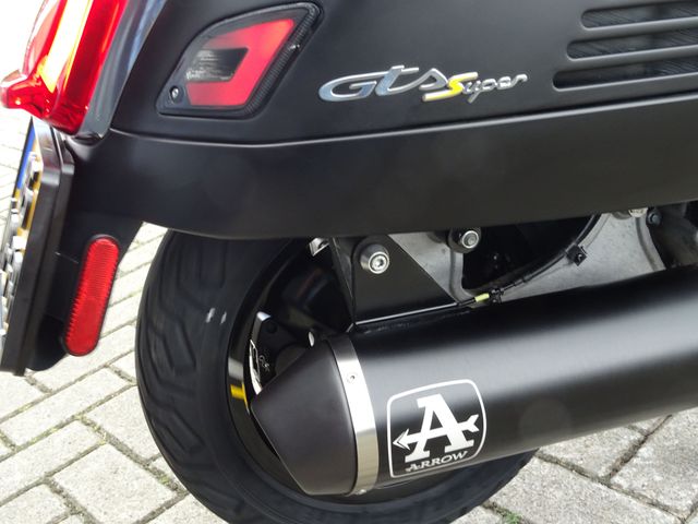 vespa - gts-super-tech-300