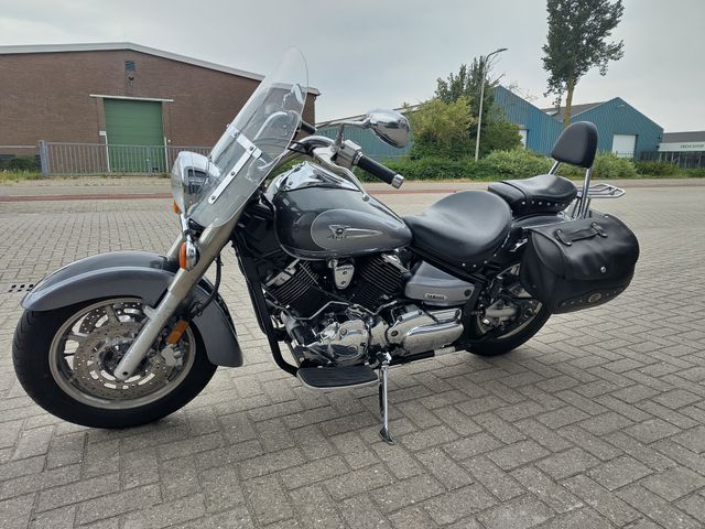 yamaha - xvs-1100-a-dragstar-classic