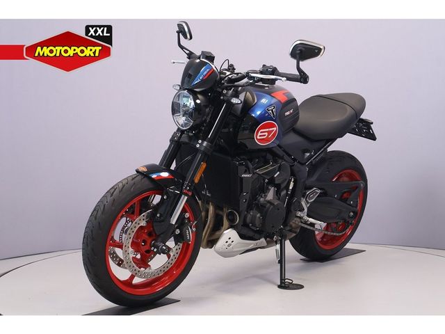 triumph - trident-660