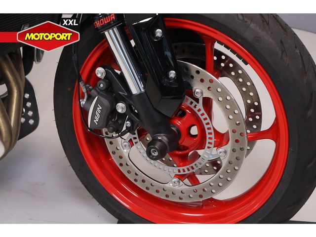 triumph - trident-660