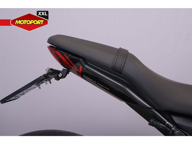 triumph - trident-660