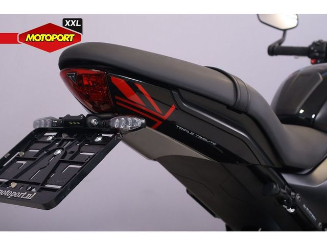 triumph - trident-660