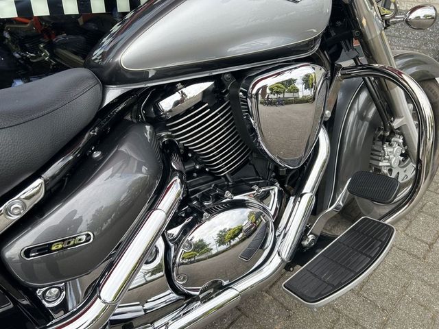 suzuki - intruder-c-800-classic