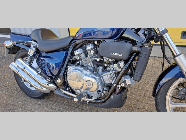 honda - vf-700-c-magna