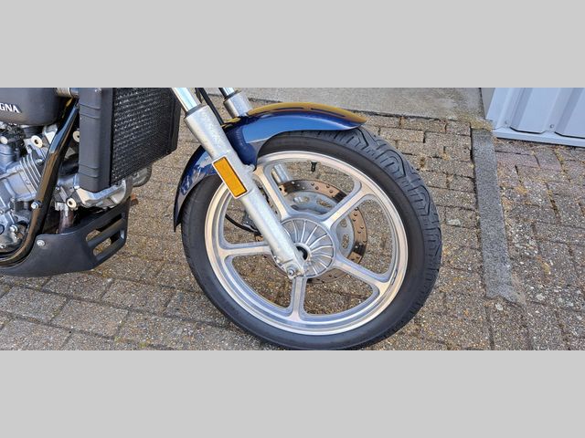honda - vf-700-c-magna