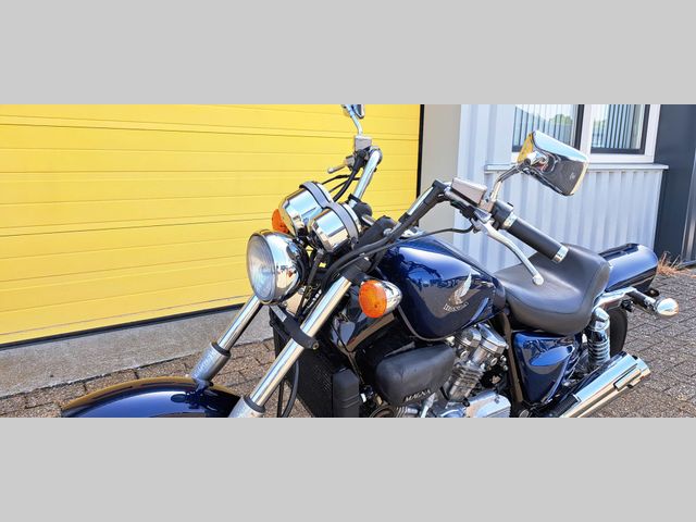 honda - vf-700-c-magna
