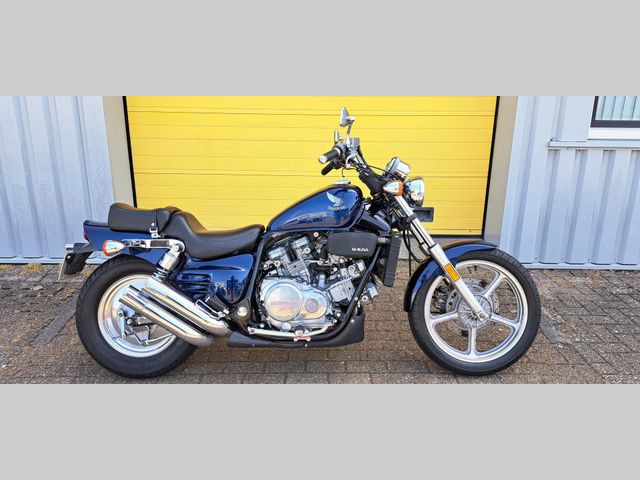 honda - vf-700-c-magna