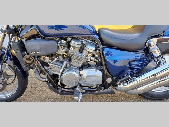 honda - vf-700-c-magna