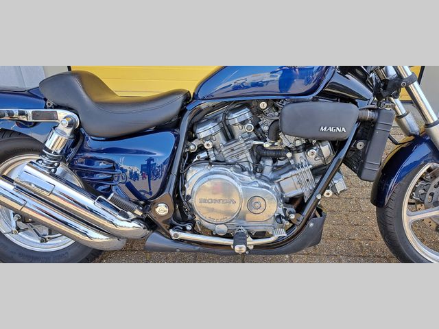 honda - vf-700-c-magna