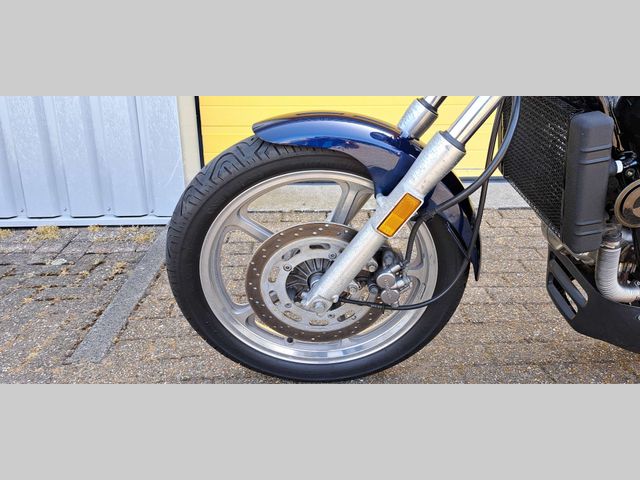honda - vf-700-c-magna