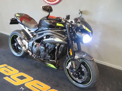 TRIUMPH SPEED TRIPLE 1050 – foto 2