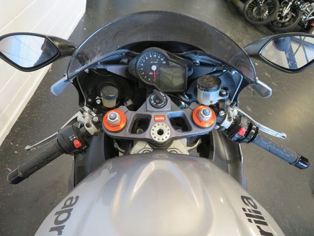 aprilia - rsv-1000-r-factory