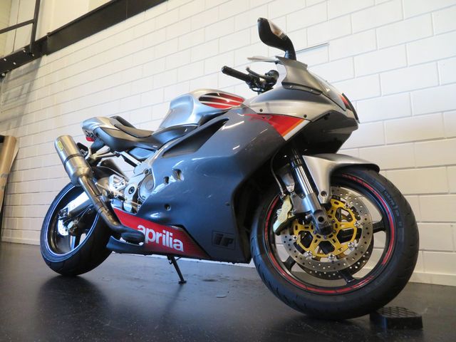 aprilia - rsv-1000-r-factory