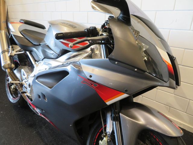 aprilia - rsv-1000-r-factory