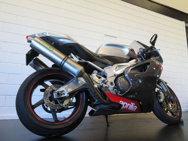 aprilia - rsv-1000-r-factory