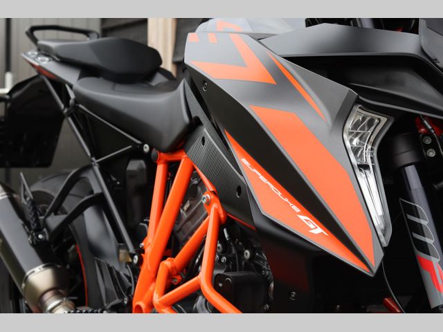 ktm - 1290-super-duke-gt