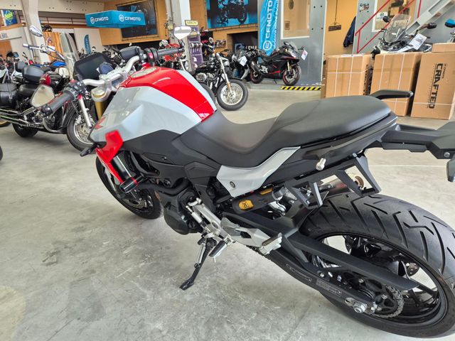 bmw - f-900-r