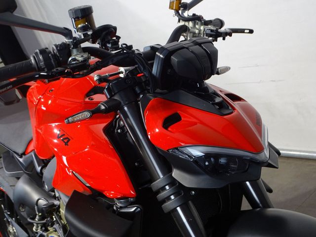 ducati - streetfighter-v4