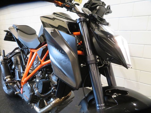 ktm - 1290-super-duke-r