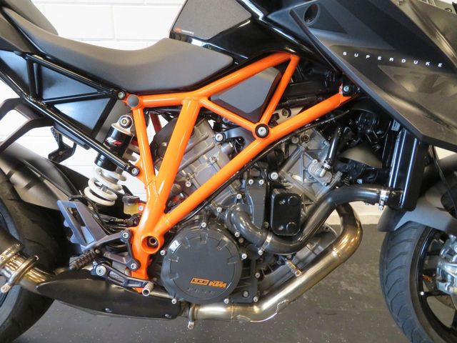 ktm - 1290-super-duke-r