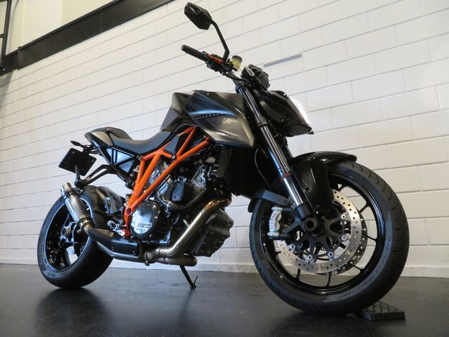 ktm - 1290-super-duke-r