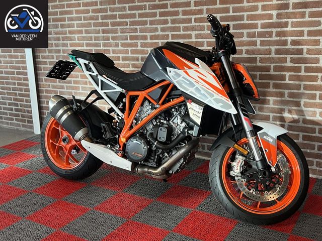 ktm - 1290-super-duke-r